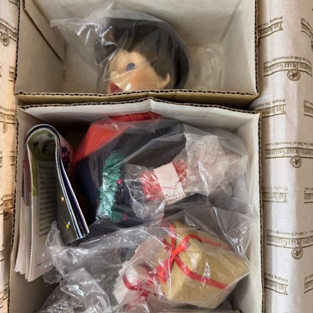 1993 Ashton-Drake "Wrapped Up In Christmas" Porcelain Figurine With Original Box